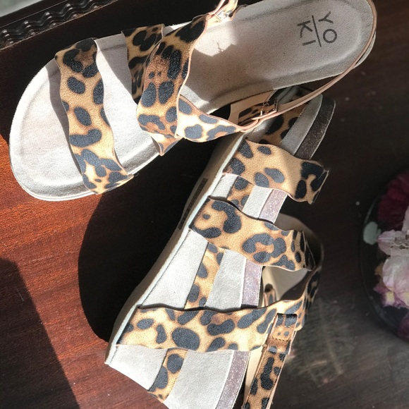 Cheetah print wedge sandals - Picture 3 of 3